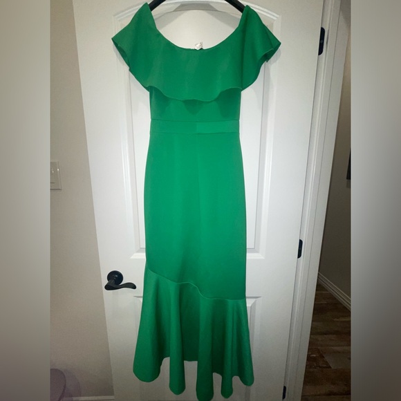 Rarely worn Venus green dress. Very nice for a formal event! - Picture 4 of 4